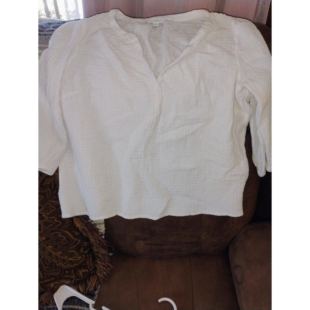 Women's solid white pullover blouse size medium
